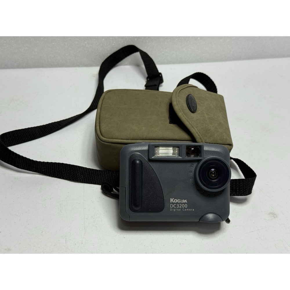 Kodak DC 3200 Digital Camera‎ W Carrying Case Battery Door Wont Latch Corrosion